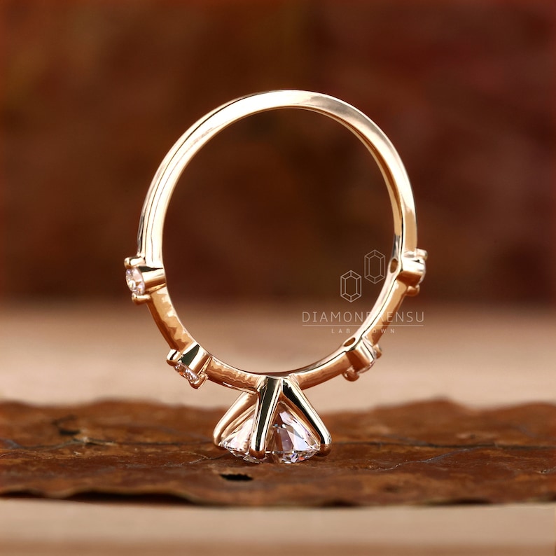 round lab grown diamond ring