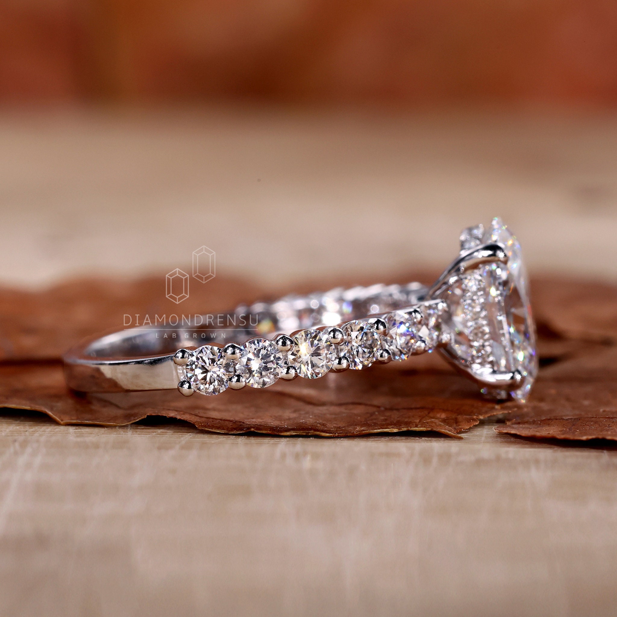 2025激安通販 Halo Hidden Oval IGI Women, for Ring Engagement Diamond アクセサリー