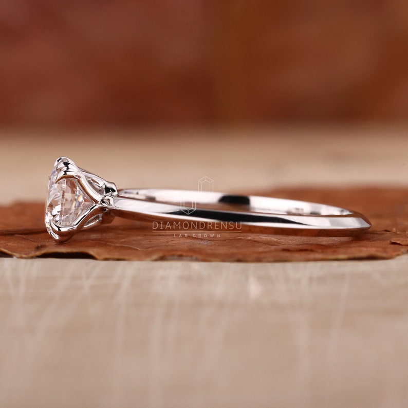 solitaire engagement ring
