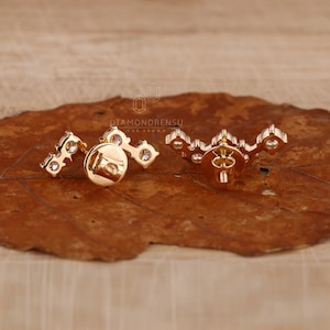 round diamond stud earrings