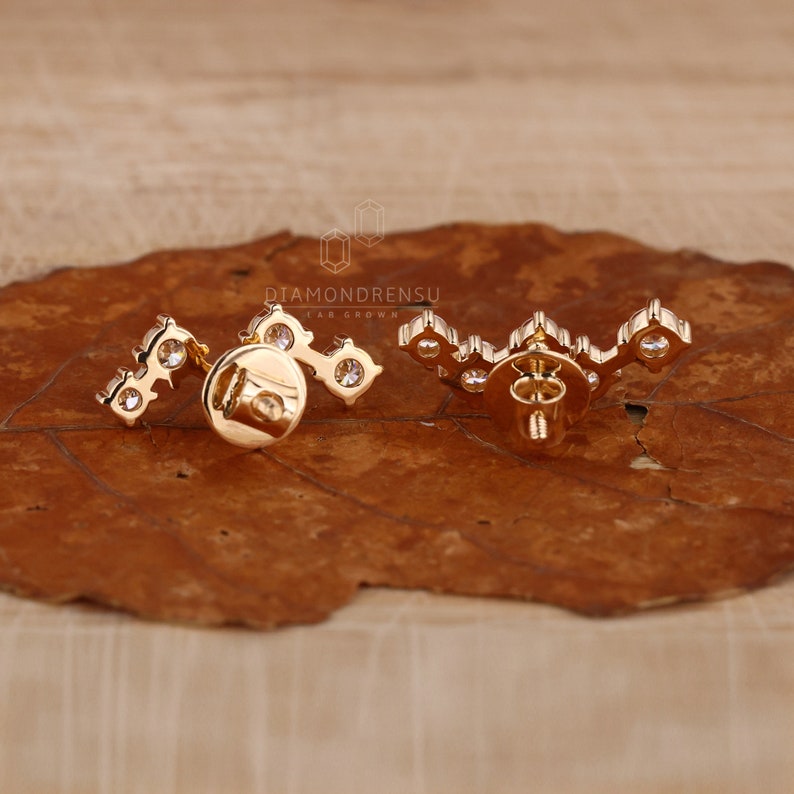 round diamond stud earrings