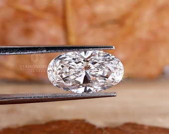 5カラットの細長いオーバル型ラボグロウンダイヤモンド（婚約指輪用