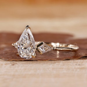 Pear Shaped Engagement Ring With Side Kite Cut Diamonds, IGI Certified ...