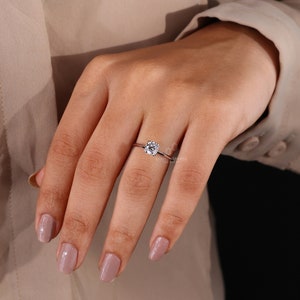 round diamond wedding ring