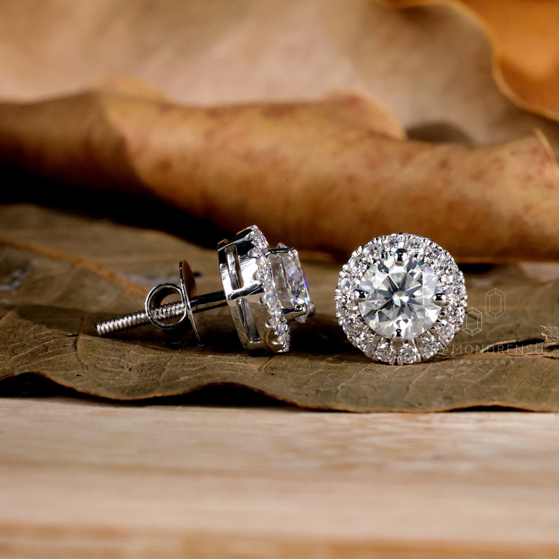 round cut diamond earrings