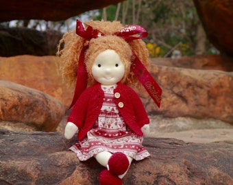 Poupée Waldorf - Poupée en peluche personnalisée avec une belle robe, cadeau d'anniversaire pour fille avec une boîte exquise, poupée de chiffon faite main