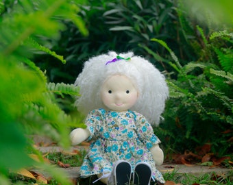 Poupée de chiffon personnalisée - Poupée Waldorf faite main, cadeau parfait pour l'anniversaire d'une fille, première poupée idéale pour les bébés et les tout-petits