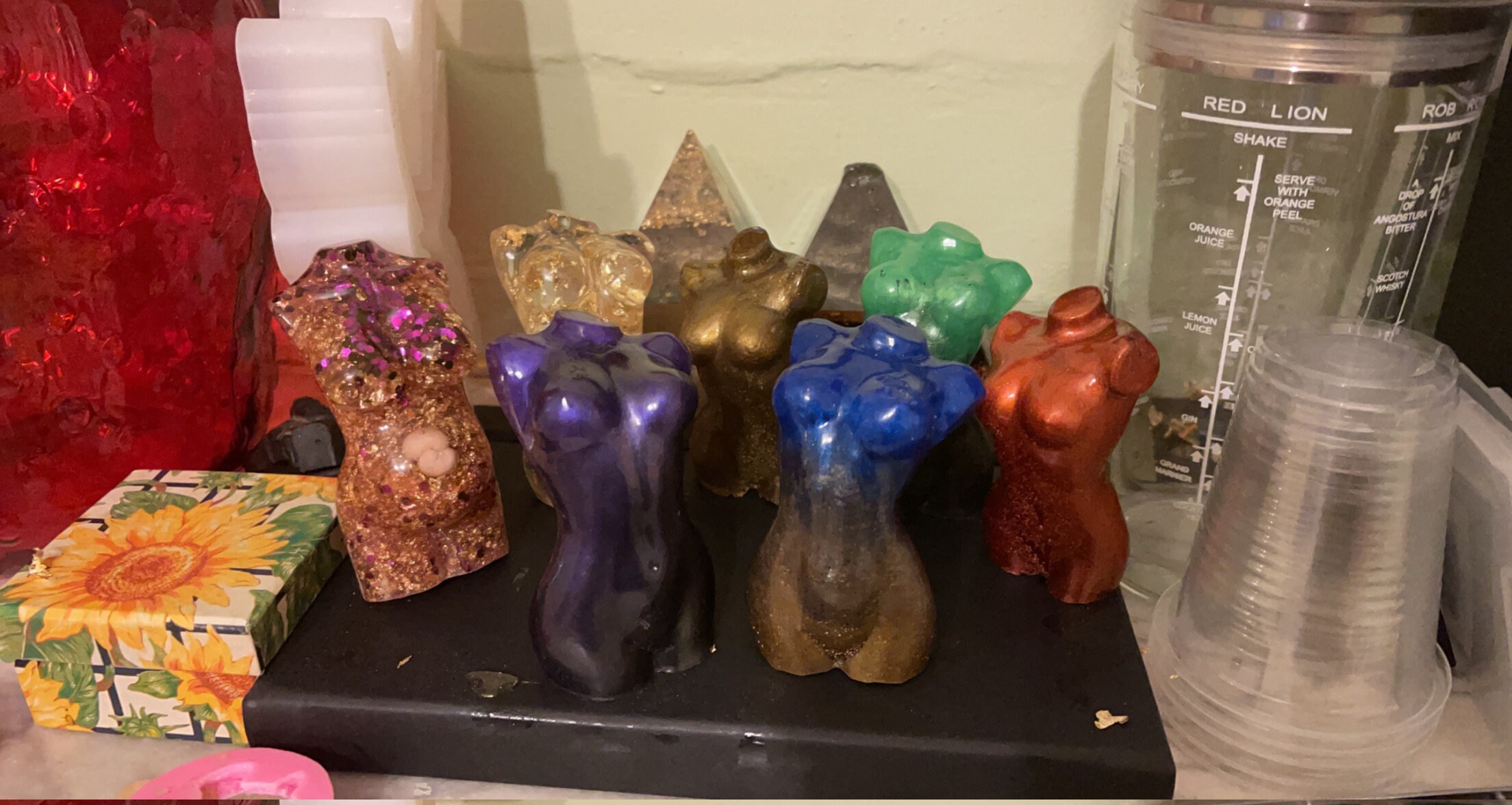 neat hourglass