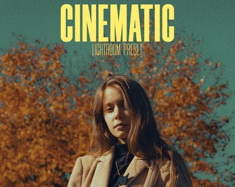 Puede incluir: Una persona con un abrigo color beige y un cuello alto negro, con el texto "CINEMATIC LIGHTROOM PRESET" en amarillo. El fondo presenta un árbol con hojas naranjas.