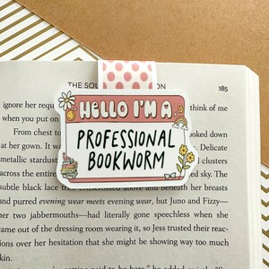 HelIo I’m a Professional Bookworm Magnetic Bookmark - Bookish Gift - Book Lover Gift - Cute Magnetic Bookmark - Book Club Gift - Bookworm