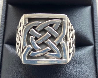 Sterling silver quality Celtic gents signet ring - UK Size X  - US Size 11.5