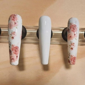 White & Floral Press-On Nails | Floral Nails | White Nails | Press-On Nails | False Nails | Nails for Sale | Wedding Nails