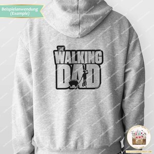 Op de afbeelding: Een grijs hoodie met een zwarte grafische print op de rug die "The Walking Dad" zegt met een silhouet van een persoon die een kar duwt.