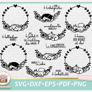 Op de afbeelding: Een verzameling zwart-witte SVG-ontwerpen met herfstkransen en slapende dieren zoals egels, vossen en eekhoorns. Tekst bevat zinnen als "Hallo Herfst" en "Herfst Liefde."