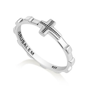 Glanzende sterlingzilveren rozenkransring met gegraveerd 'Jeruzalem' erin, sieraden uit Israël.