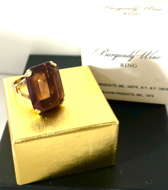 Avon Antique “Burgundy Wine” Ring. Size 6 (1979). 