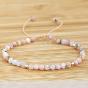 Rosa Opal Armband - Minimalistischer zierlicher Schmuck, zarte Natursteinperlen, verstellbar für kleines Handgelenk, geflochtenes Heilarmband