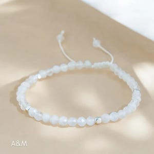 Armband met maansteenkralen - 4 mm minimalistische witte edelsteensieraden, verstelbaar polsbandje, verjaardagscadeau voor vrouwen, elegante maansteencadeau