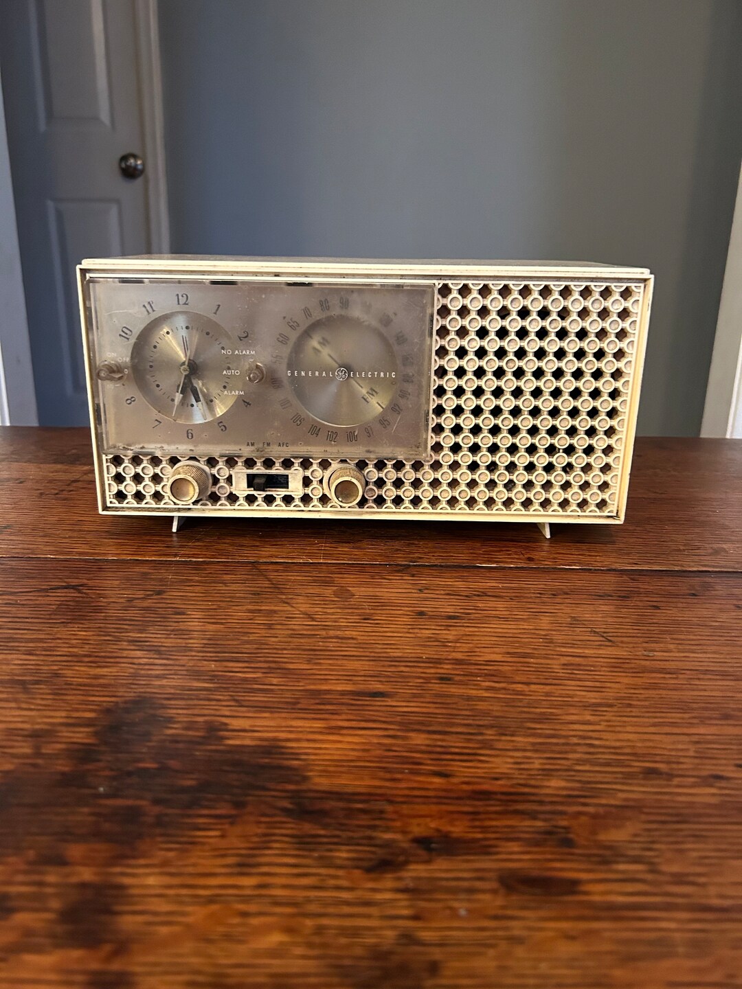 Vintage General Electric AM/FM Clock Radio - Etsy