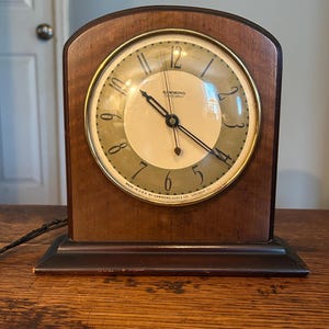 Vintage Hammond Sychronous Electric Wooden Mantle Clock