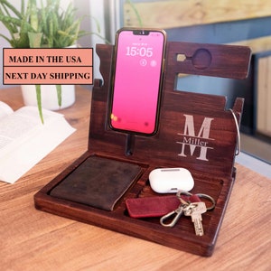 Personalized Phone Charging Docking Station,Desk Organizer for iPhone and Android,Christmas Gift, Engraving Gift,Gift for him,Boyfriend gift