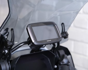 Adattatore per montaggio su barra per navigatori GPS TomTom Rider 500 e Rider 550