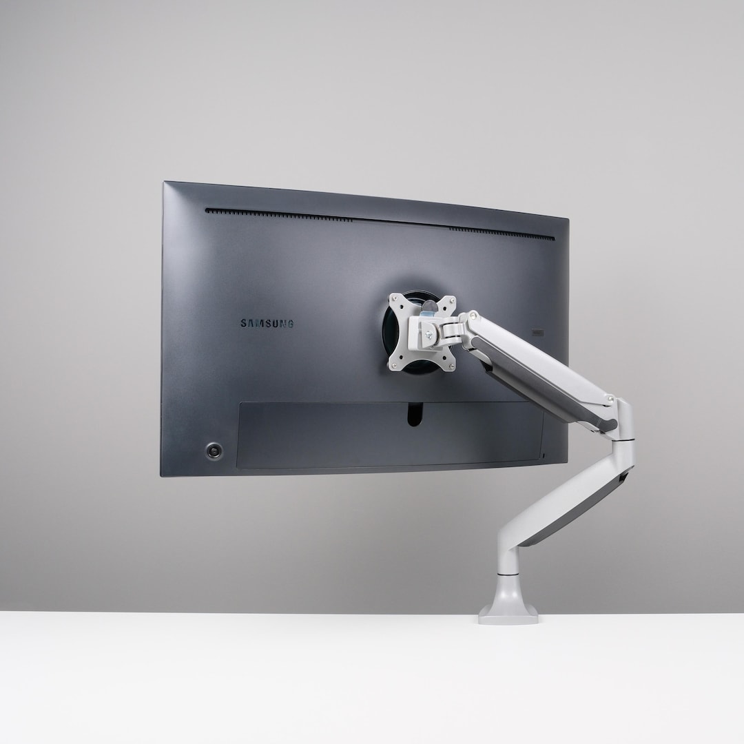 VESA Adapter for Samsung CHG70, C27HG70, C32HG70 – Monitor