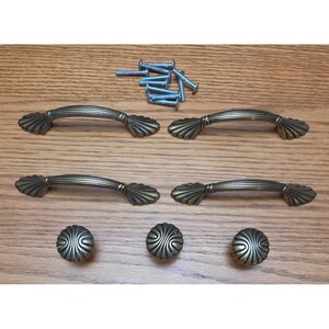 Amerock Vintage Natural Elegance Shell Cabinet Pulls/ Drawer Knobs /Handles Lot