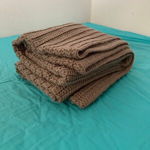 Thick Crochet Throw Blanket (Taupe Gray)