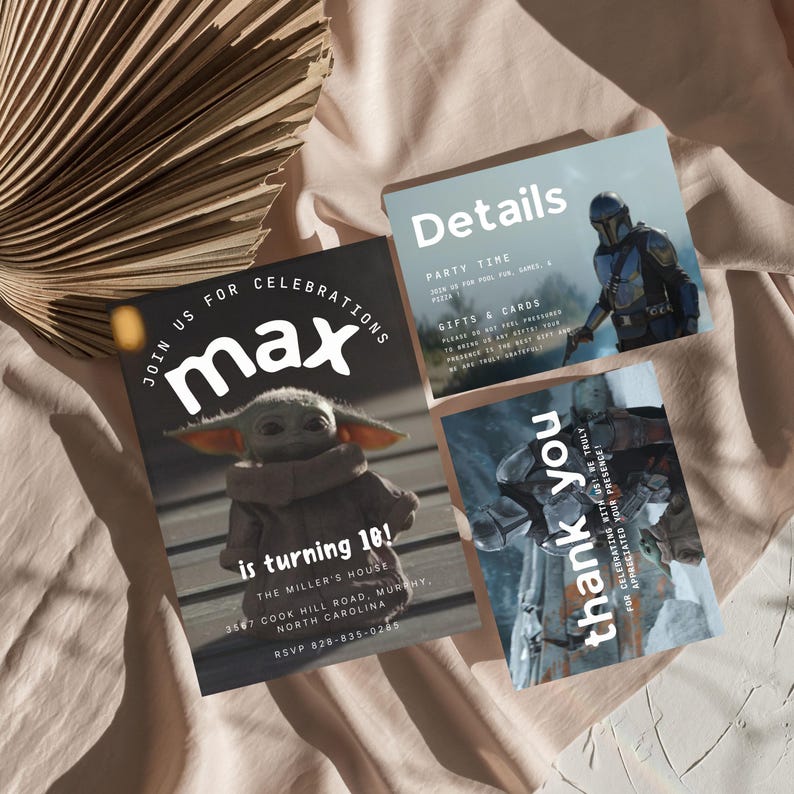 Puede incluir: Tres tarjetas de invitaci&oacute;n con tem&aacute;tica de Star Wars. Una tarjeta presenta el texto "&Uacute;nase a nosotros para celebraciones" y "max" con una imagen de Grogu. La segunda tarjeta dice "Detalles" con una imagen del Mandaloriano. La tercera tarjeta dice "gracias".