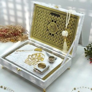 Luxury Islamic Gift Set - Velvet Box with Quran and Luxury Velvet Prayer Rug - Gold