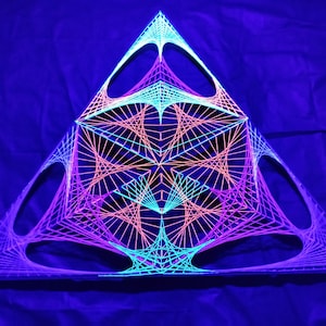 Angry alien - 2D String Art with UV Decoration - Psychedelic Wall Hanging