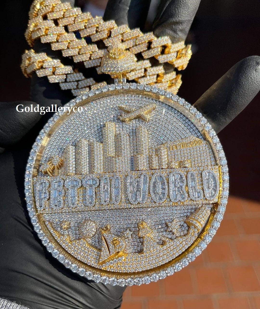 Custom Iced Out Round Pendant in 925 Silver, VVS1 Moissanite