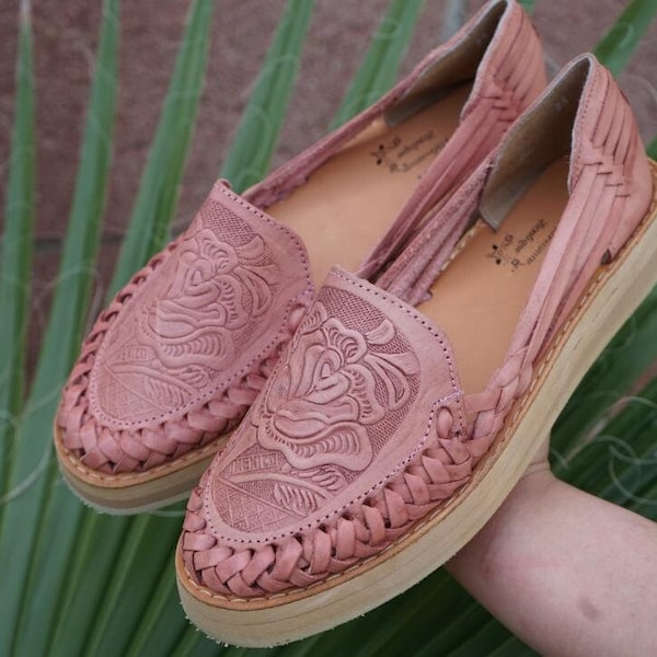 Mexican Leather Sandal. Mexican Embroidered Wedge Heels. Artisanal Embroidered Heels. Mexican Artisanal Wedge Heels. Floral Heel Pink Shoes