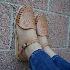 Huarache Sandal . All Sizes Boho. Hippie Vintage . Mexican Style . White Leather . Mexican Huaraches. Hand carved Mexican shoe