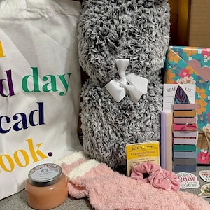 Cozy Gift Box, Gifts for Her, Blind Date With a Book Box, Gifts for Mom, Book Lovers Gifts, Bookish Gifts, Romance Reader, Gifts for Girls