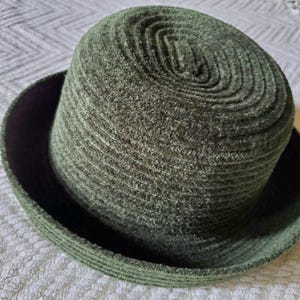 Liz Claiborne Hats - Etsy display picture 3