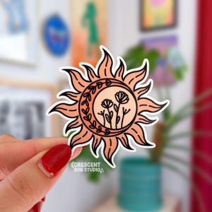 Bonita pegatina de sol, pegatina para botella de agua con sol occidental, pegatina para portátil con sol, luna y flores, regalo para amantes de la naturaleza, arte de eclipse, estética bohemia.