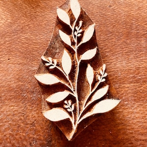 Rosewood Branch Pottery Stamp, Intricate Ceramic Woodblock (9cm)