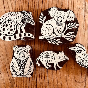Handsnidade australiska djurstämplar i rosenträ: Keramik, papper, textilier
