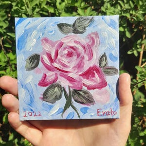 Kleines Acrylgemälde einer Rose auf Leinwandkarton.
