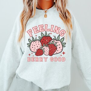 Strawberry Sweatshirt, Feeling Berry Good Shirt, Strawberry Crewneck, VSCO Sweatshirt, Cottagecore Sweater, Berry Lover Shirt, Summer Shirt