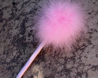 Bolígrafo de pluma de marabú rosa - envuelto a mano con cinta - accesorio de los 90 de la película Clueless - (cartucho BIC recargable) - decoración de oficina y regalo para despedida de soltera