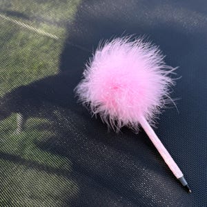 Roze maraboeveerpen - met de hand omwikkeld met lint - accessoire in de stijl van de jaren 90 (Clueless) - (navulbare BIC-cartridge) - kantoordecoratie & speelse accessoires afbeelding 14