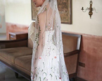 Bride Veil, Embroidered Veil, Flowers and Leaf Veil, Flower Veil, Bride Veil, Custom