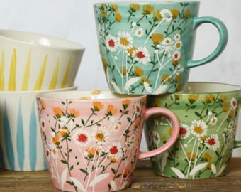Pink, Blue or Green Wild Daisy Mug - Pretty Floral Meadow Flower Gisela Graham - Coffee Mug, Tea Cup - Home Decor Housewarming Gift