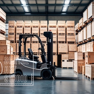 Puede incluir: Un almacén con cajas de madera apiladas y una carretilla elevadora plateada. Las cajas son de varios tamaños y formas, dispuestas en filas. La carretilla está en el centro. El texto "DIGITAL ART STUDIO" está presente.