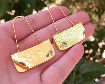 Hammered gold wire statement drop earrings with single cz diamond, Gold bag earrings,designer gold earrings with oval stone