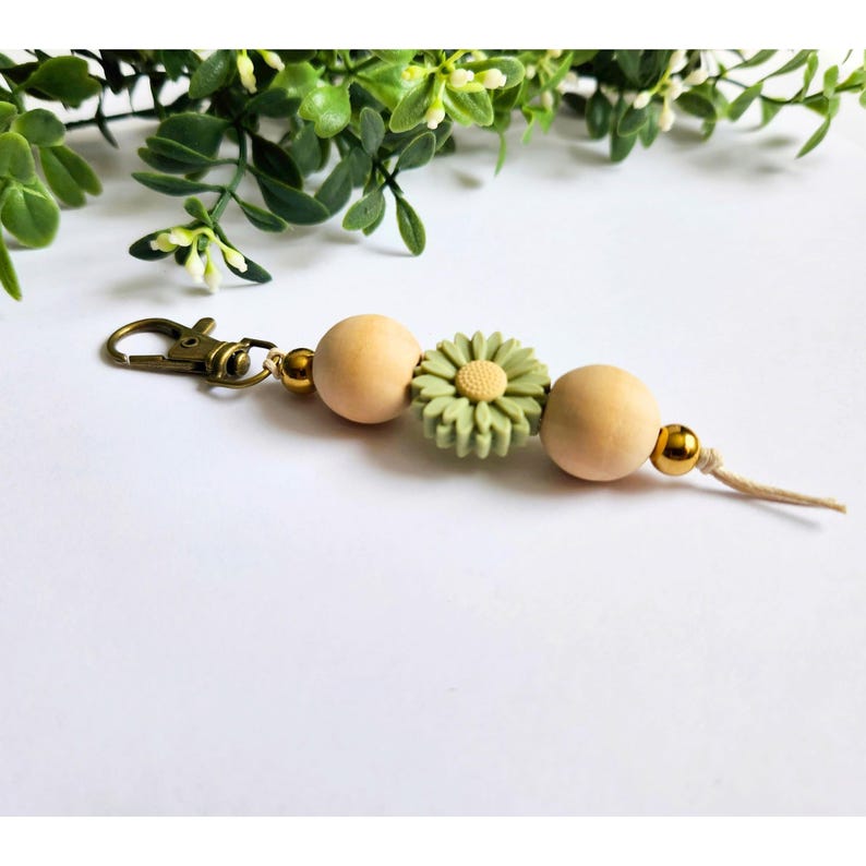 Flower Beaded Keychain Wood Bead and Silicone Keyring Wooden Bead Bag