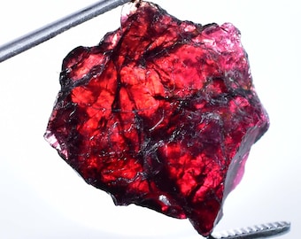 AAA+ 46.80 Ct Très Rare 100% Naturel Rouge Painite Roches Rugueux Non Chauffé Non Chauffé Burmese Facet (GIT) Certifié Très belle Qualité et Couleur